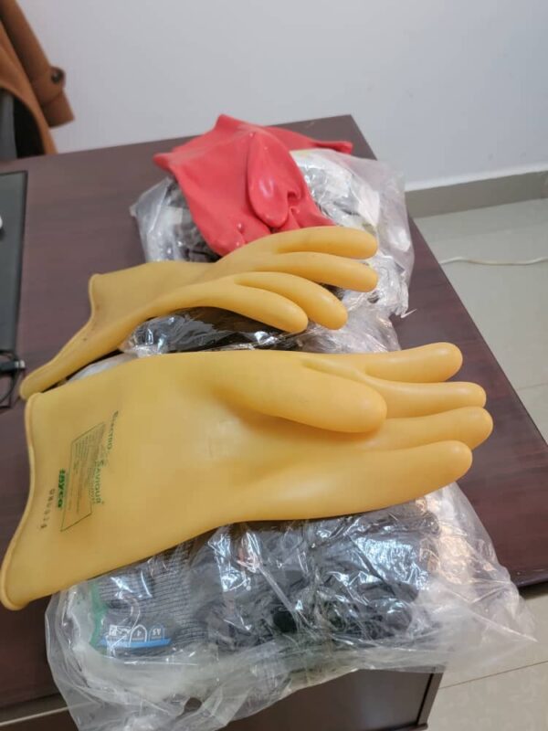 Gloves rubber